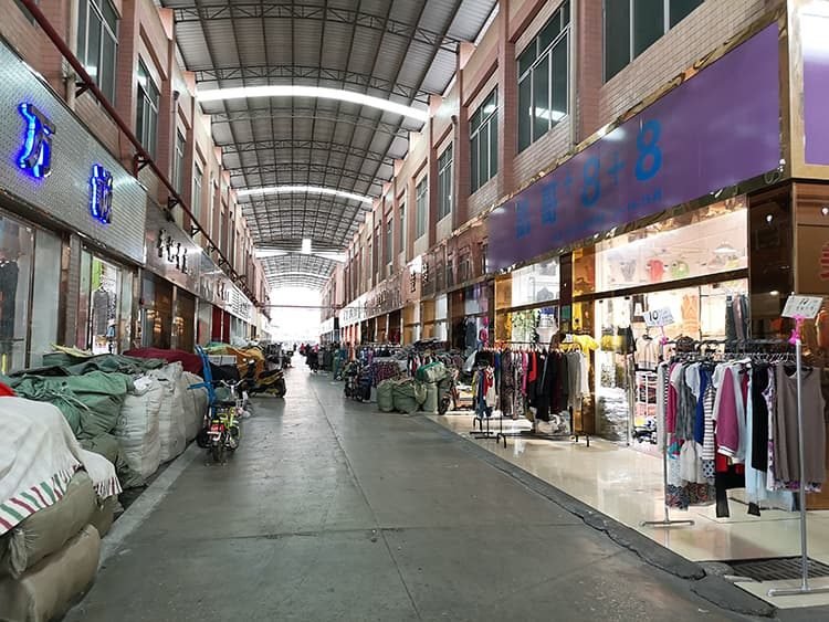 Guangzhou stocks garments market